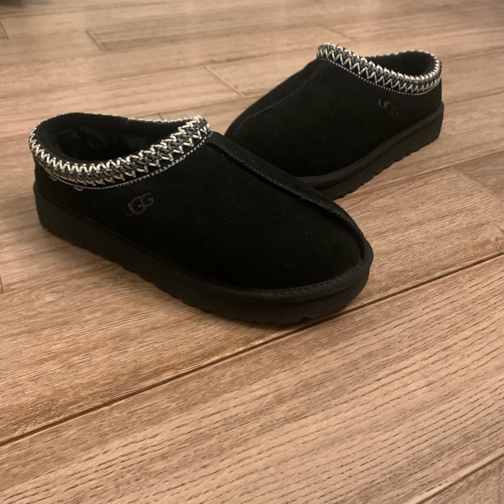 UGG Tasman Black Slippers Sz 9 - Like New